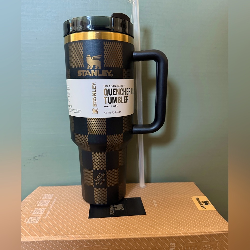 New💕40 oz Stanley Checkered Black Gold Damier Ebene